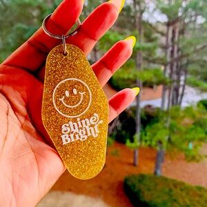 🌸 Handmade Gold Glitter Smiley Face Keychain 🌸